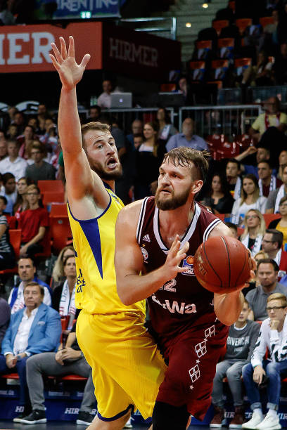 凯尔谈引援：经济上我们受到了一定程度的限制；时间还很充裕